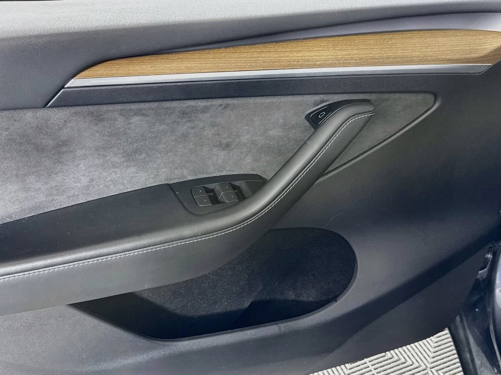 Used 2023 Tesla Model Y Long Range AWD/4WD image 18