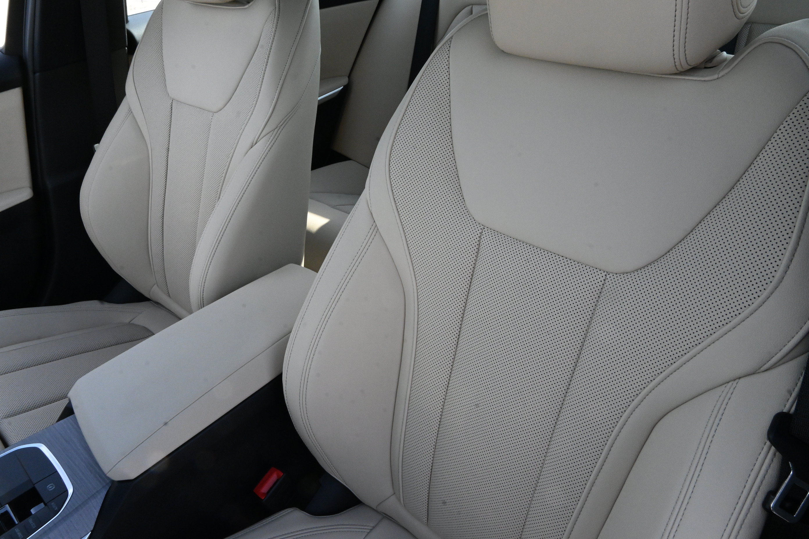 New 2026 BMW 330i Sedan w/ Premium Package RWD image 11