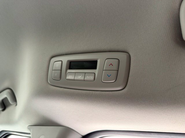 Used 2025 Kia Carnival FWD image 31