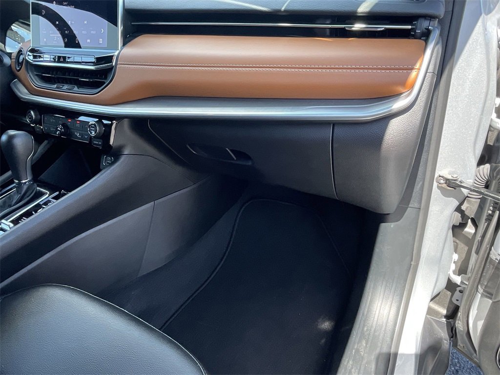 Used 2024 Jeep Compass Limited image 35