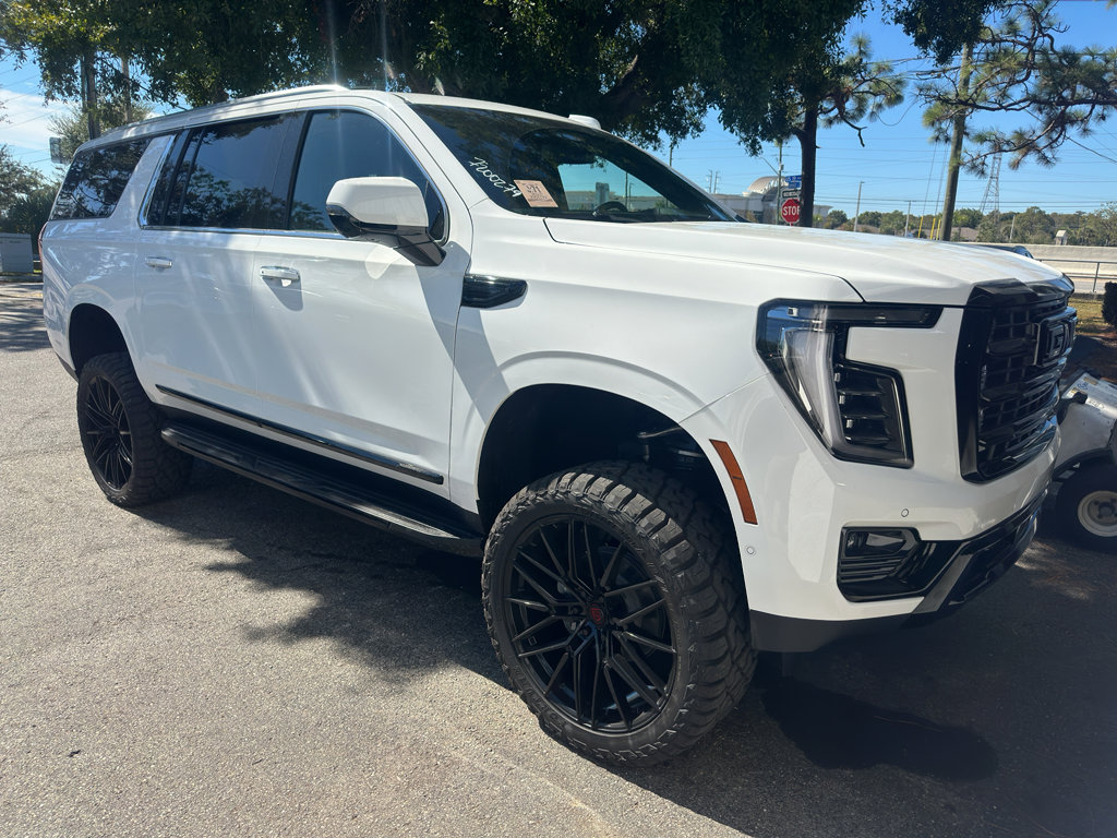 Used 2026 GMC Yukon XL Elevation image 3