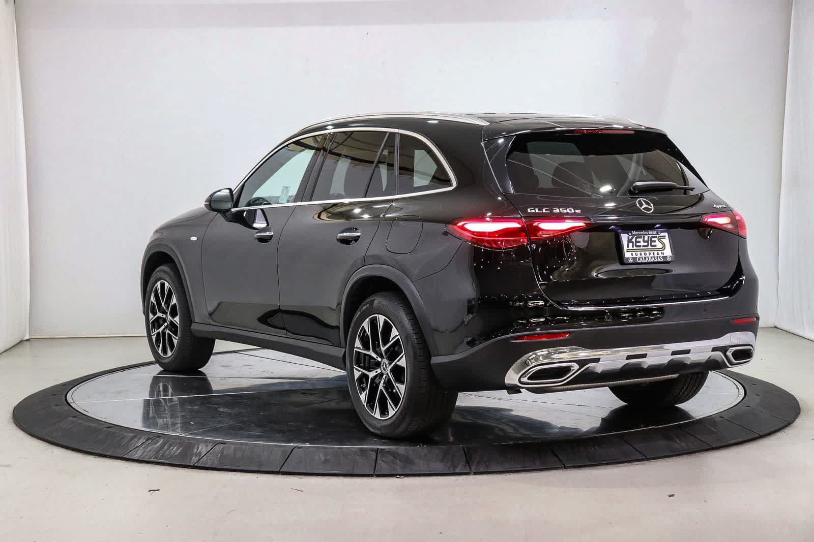 Used 2025 Mercedes-Benz GLC 350e 4MATIC image 2