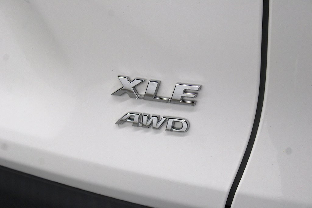 Used 2021 Toyota RAV4 XLE AWD/4WD image 35