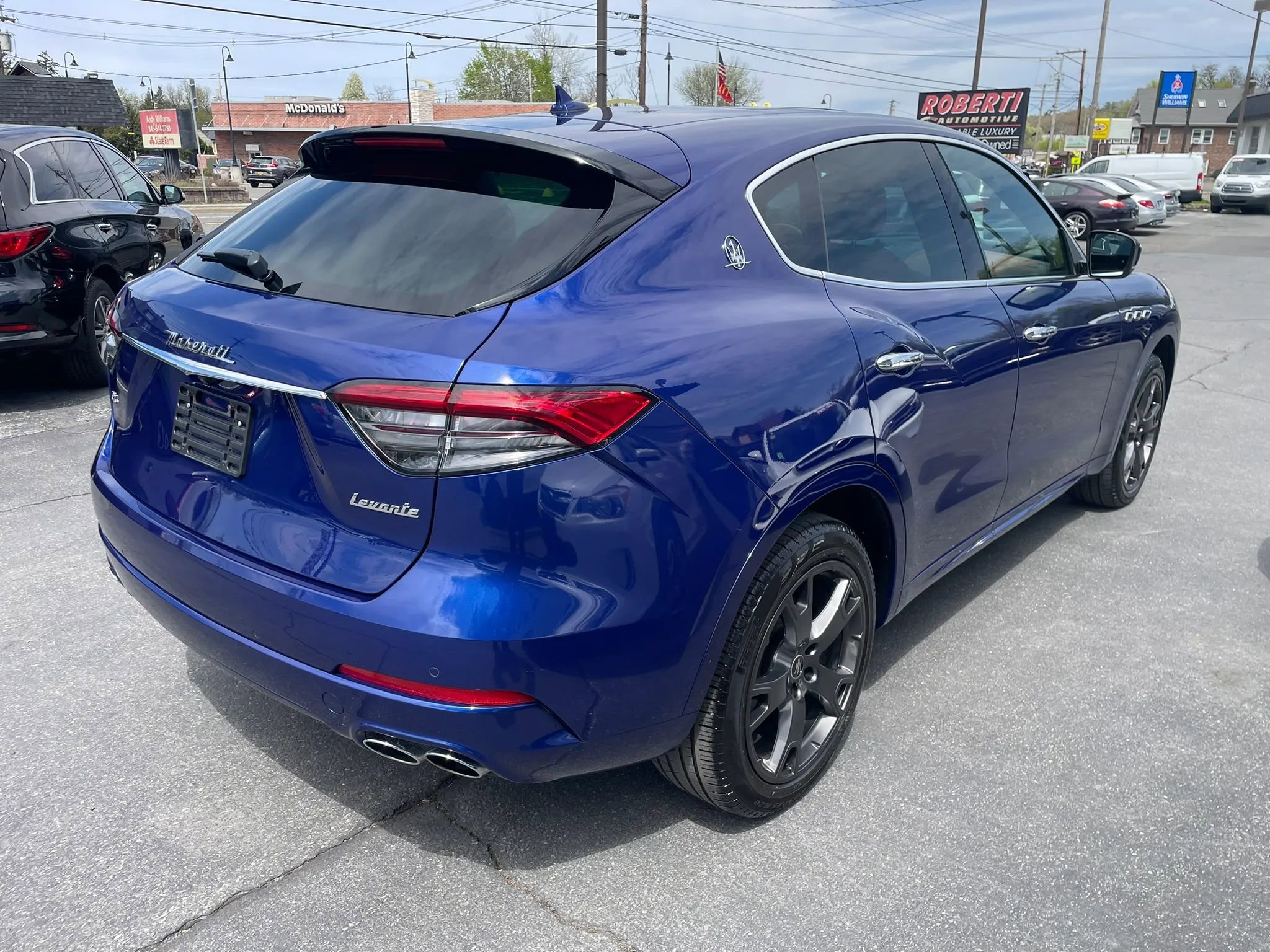 Used 2021 Maserati Levante AWD/4WD image 3