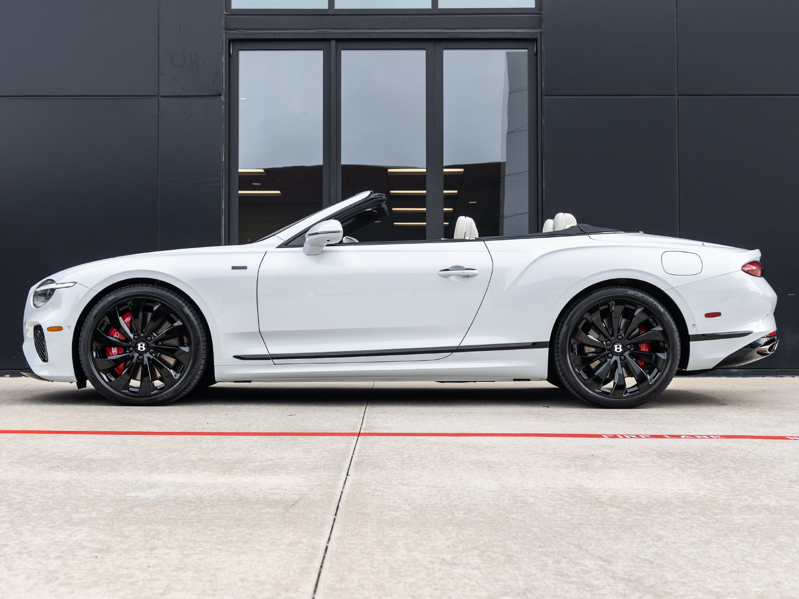 Used 2025 Bentley Continental GTC AWD/4WD image 10