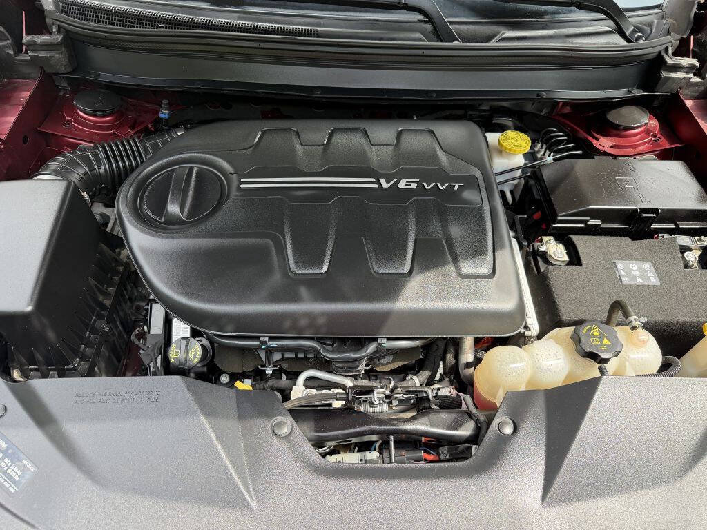 Used 2019 Jeep Cherokee Overland w/ Technology Group FWD image 21