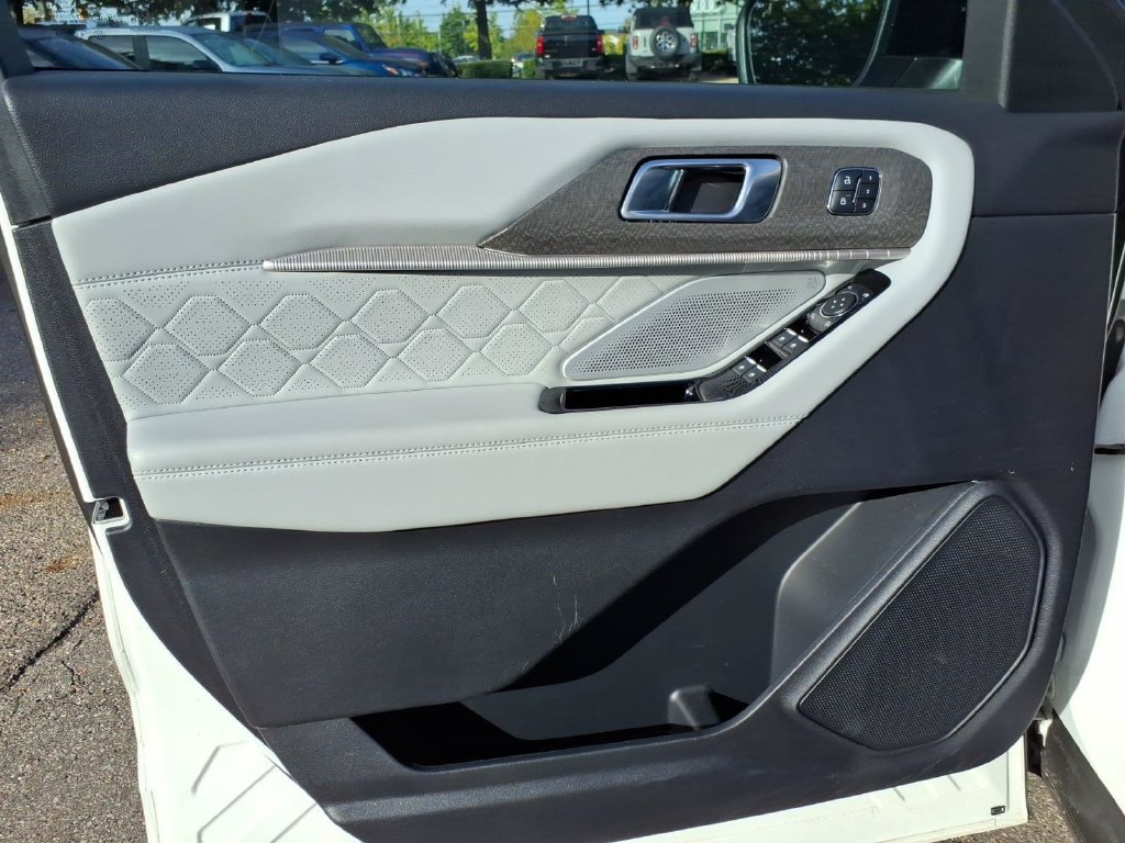 Used 2025 Ford Explorer Platinum w/ Ultimate Package AWD/4WD image 15