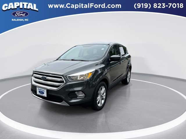 Used 2017 Ford Escape SE w/ SE Cold Weather Package AWD/4WD image 4