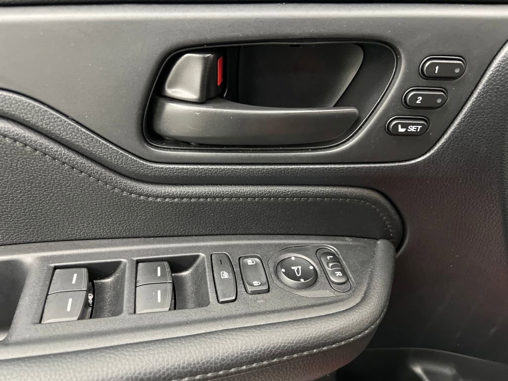 Used 2025 Honda Odyssey Sport-L image 12