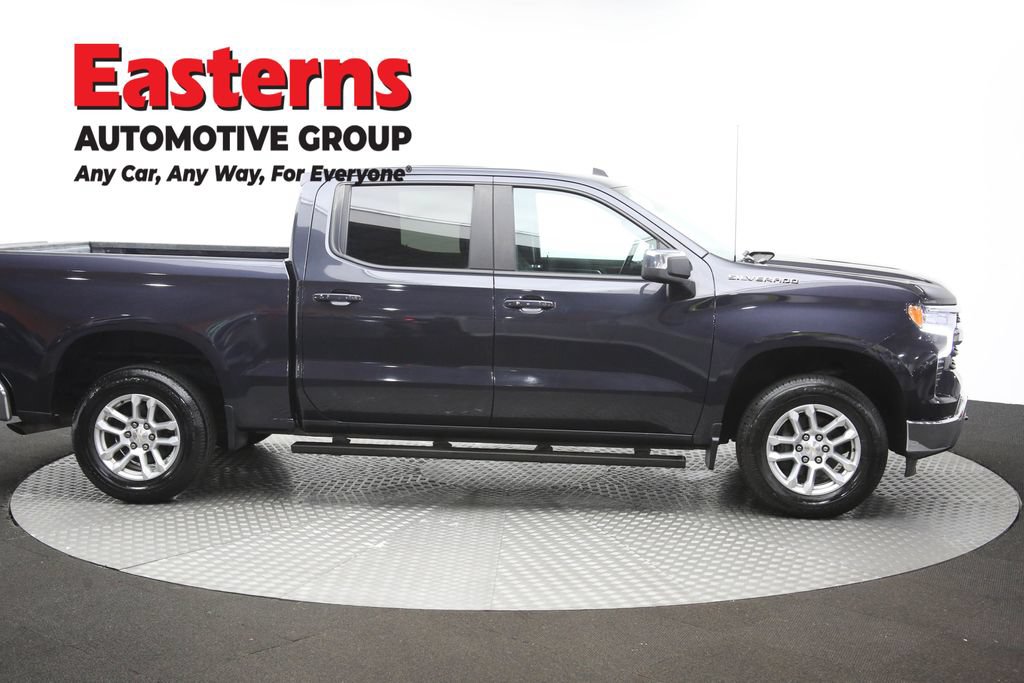 Used 2022 Chevrolet Silverado 1500 LT AWD/4WD image 45