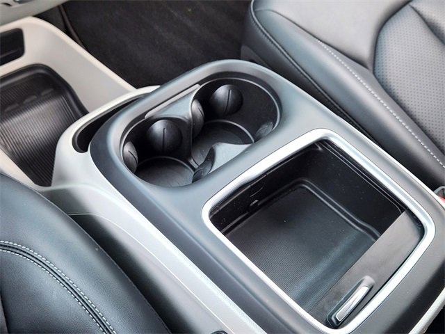 Used 2024 Chrysler Pacifica Touring-L image 19