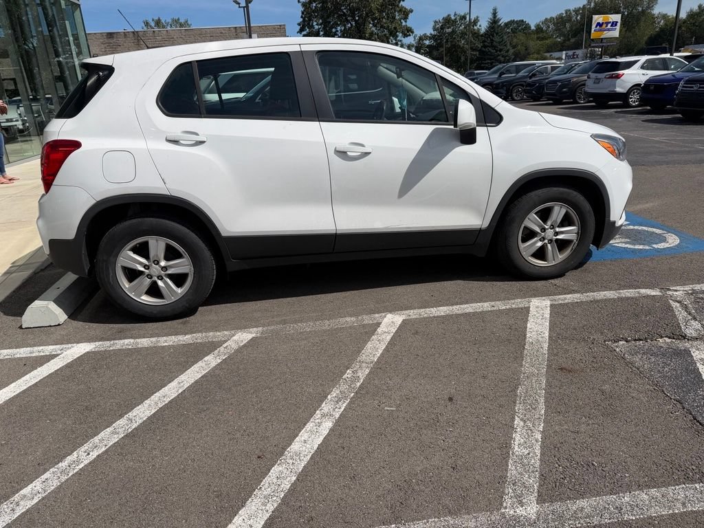 Used 2020 Chevrolet Trax LS FWD image 3