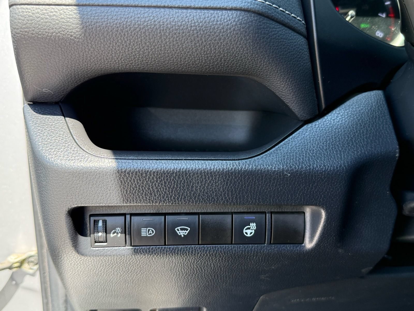 Used 2022 Toyota RAV4 XLE w/ XLE Grade Weather Package FWD image 15