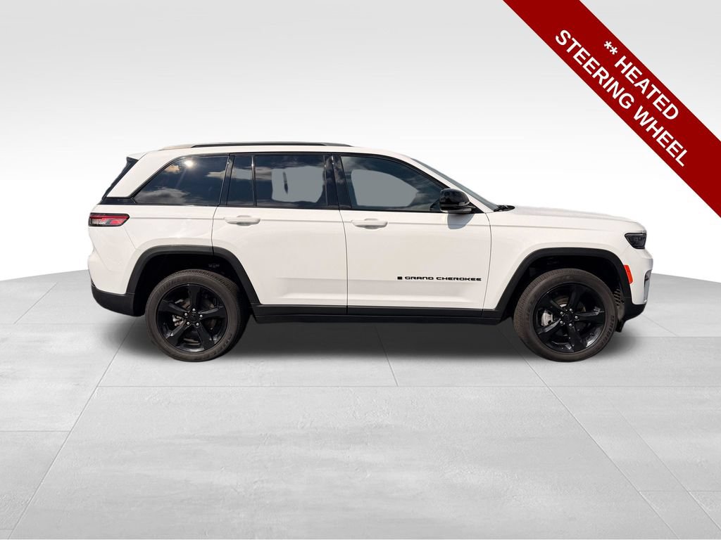 Used 2024 Jeep Grand Cherokee Altitude AWD/4WD image 8
