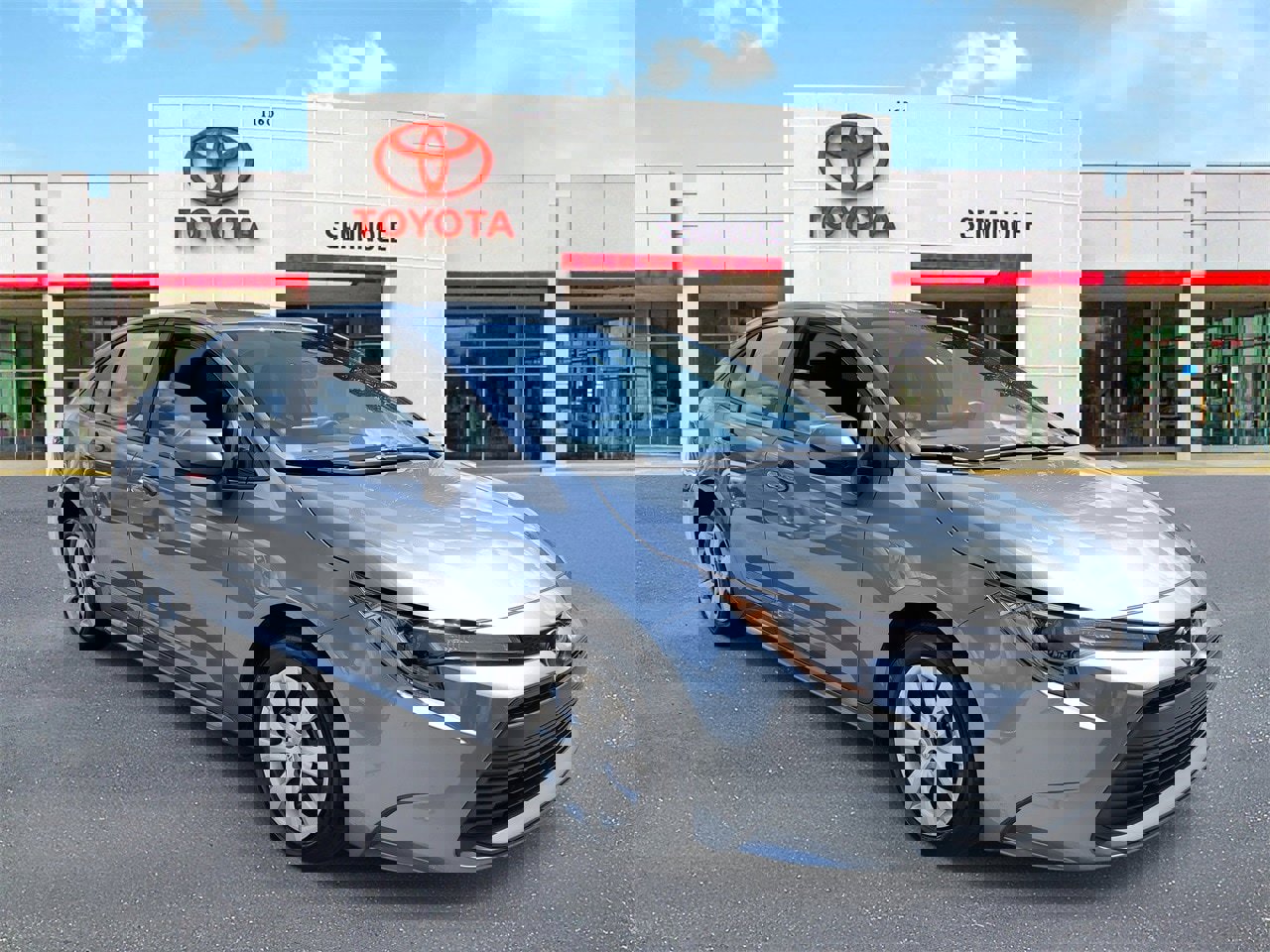 Used 2024 Toyota Corolla LE image 3