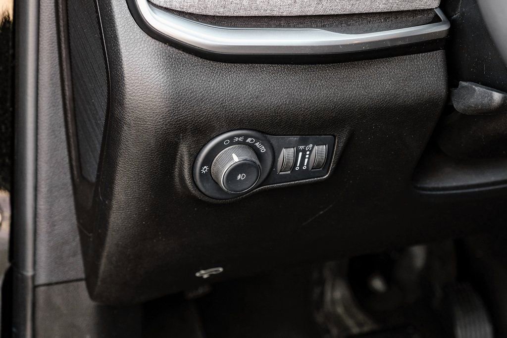 Used 2022 Jeep Compass Latitude image 36