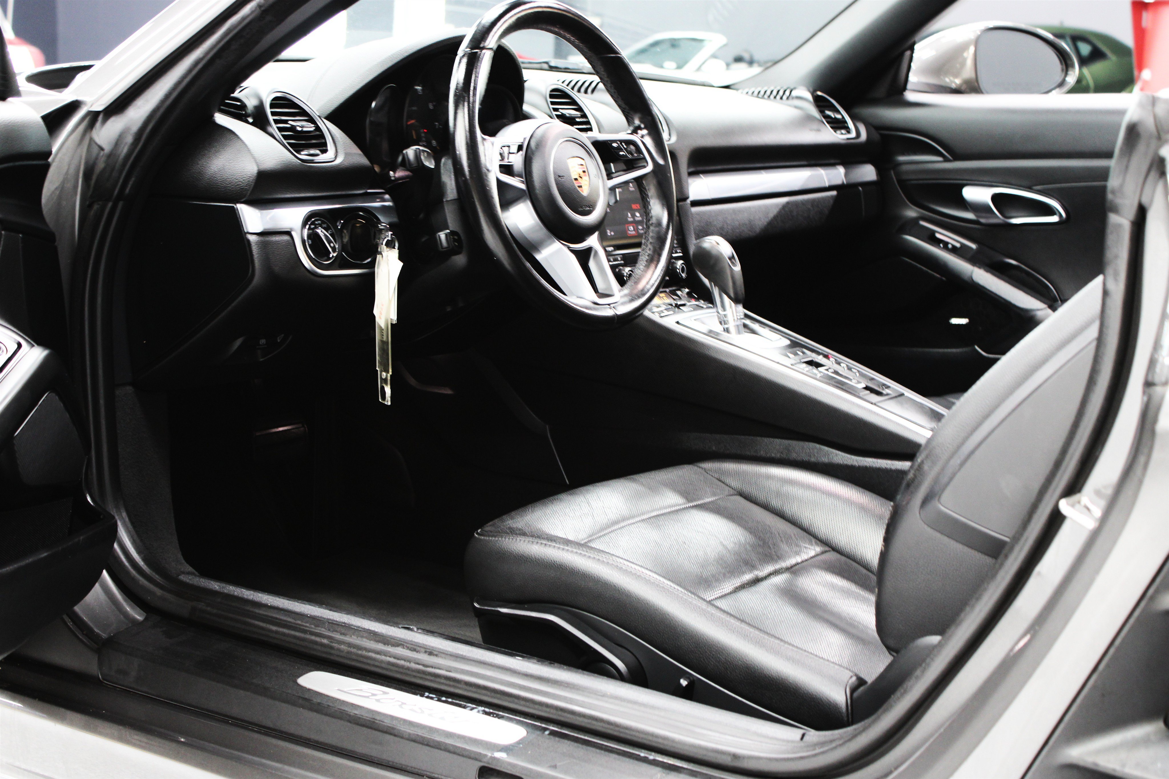 Used 2021 Porsche 718 Boxster w/ Premium Package RWD image 3
