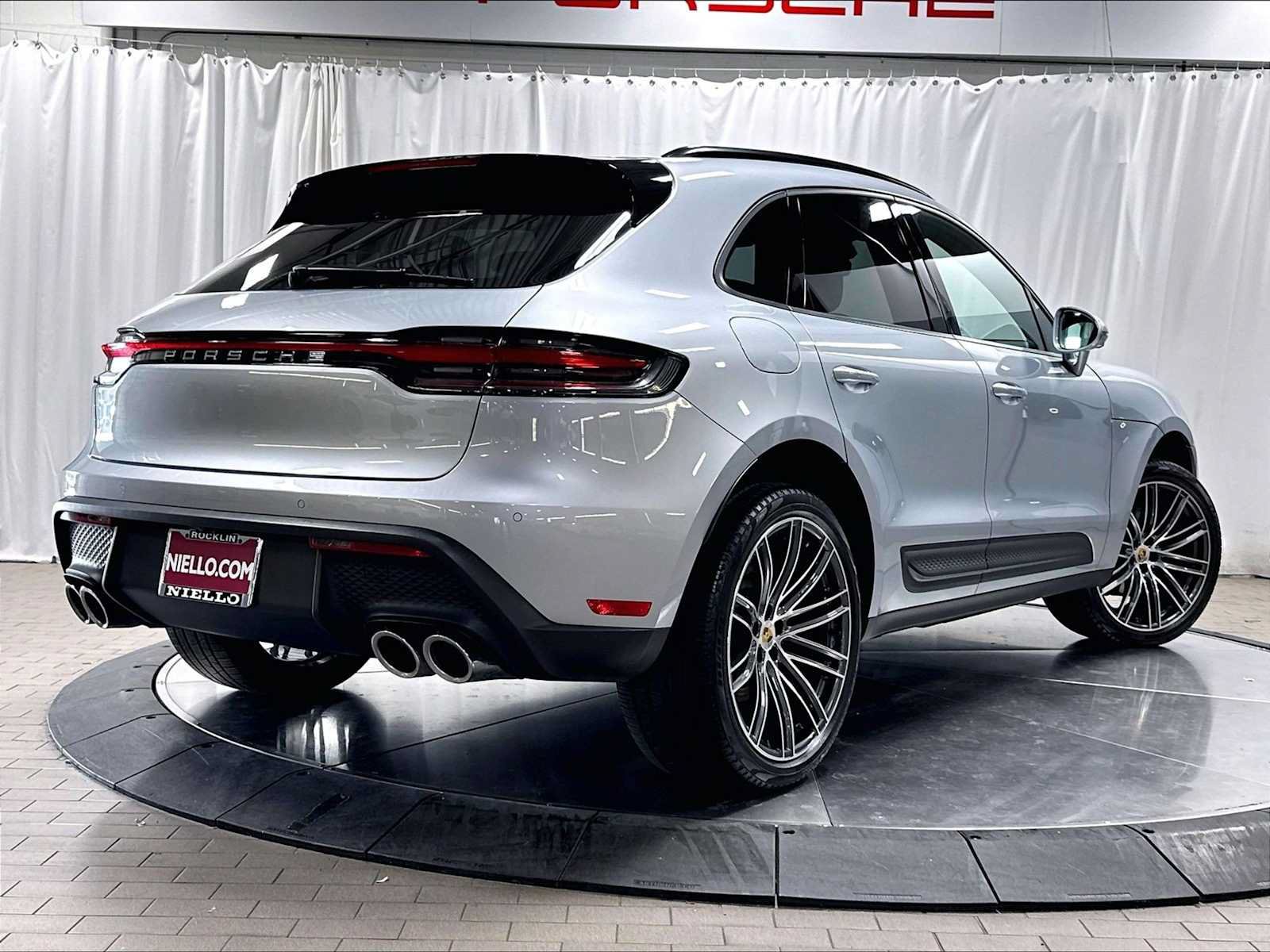 Used 2026 Porsche Macan AWD/4WD image 10
