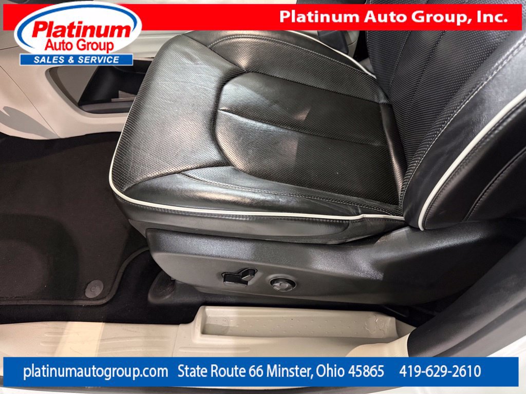 Used 2023 Chrysler Pacifica Limited FWD image 11