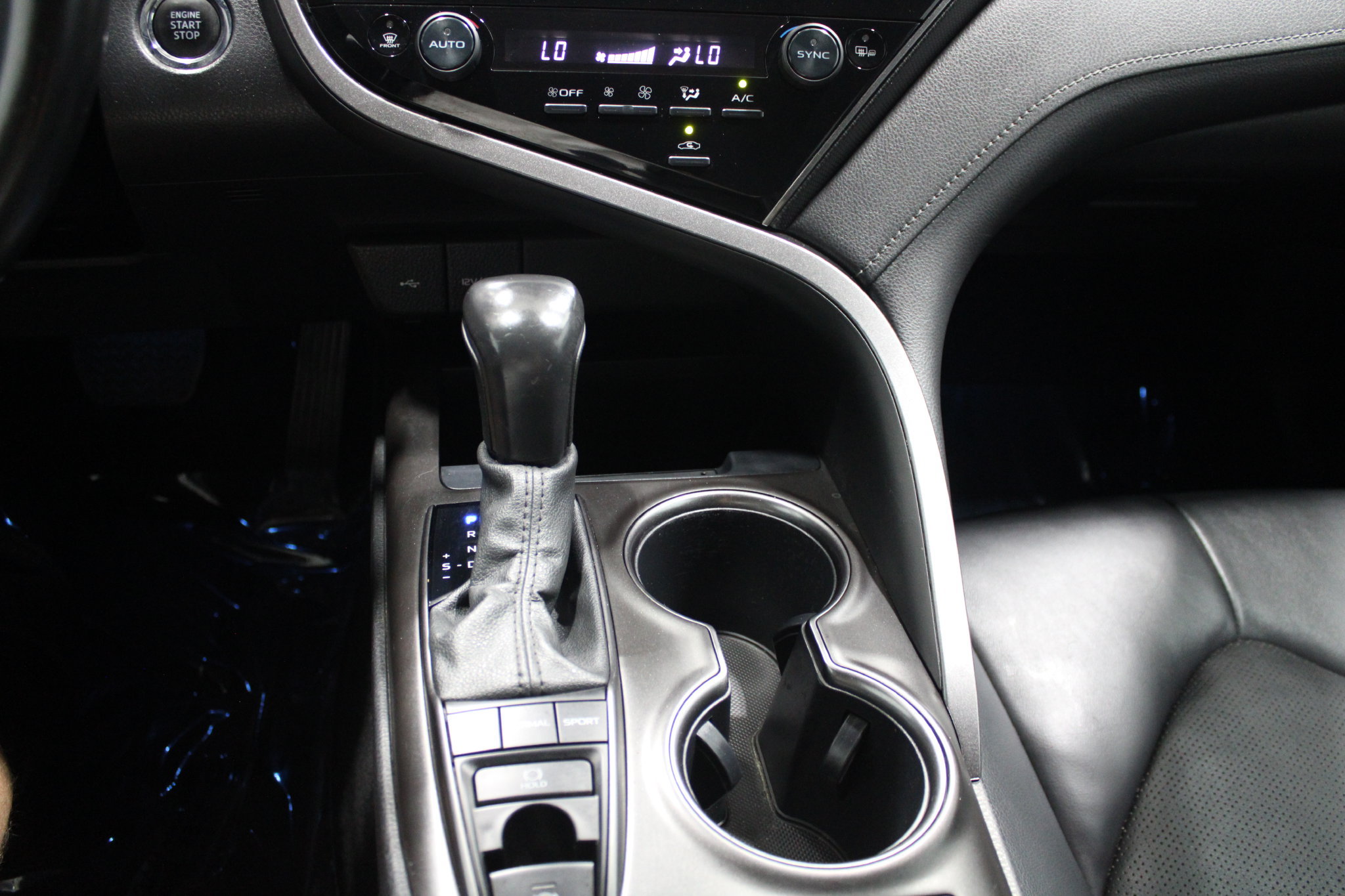 Used 2022 Toyota Camry XSE w/ Navigation Package FWD image 30