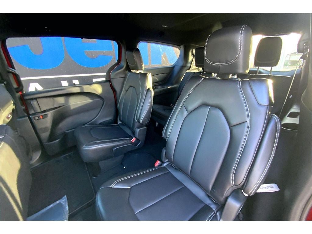 New 2026 Chrysler Pacifica Select w/ S Appearance Package AWD/4WD image 11