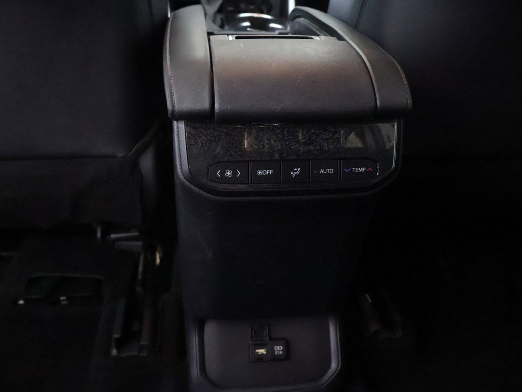 Used 2020 Toyota Highlander XLE image 50