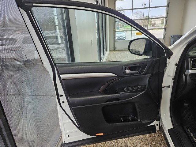 Used 2016 Toyota Highlander XLE image 19