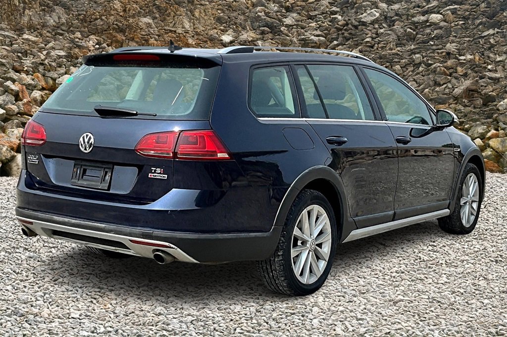 Used 2017 Volkswagen Golf Alltrack S image 2