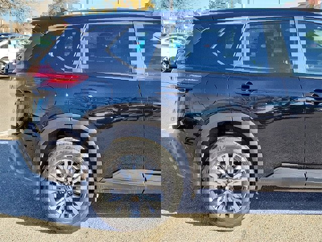 Certified 2023 Nissan Rogue SV image 3