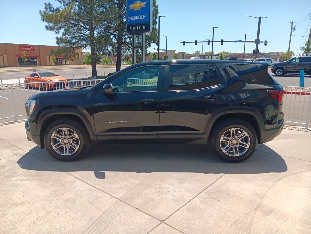 Used 2025 GMC Terrain Elevation AWD/4WD image 2