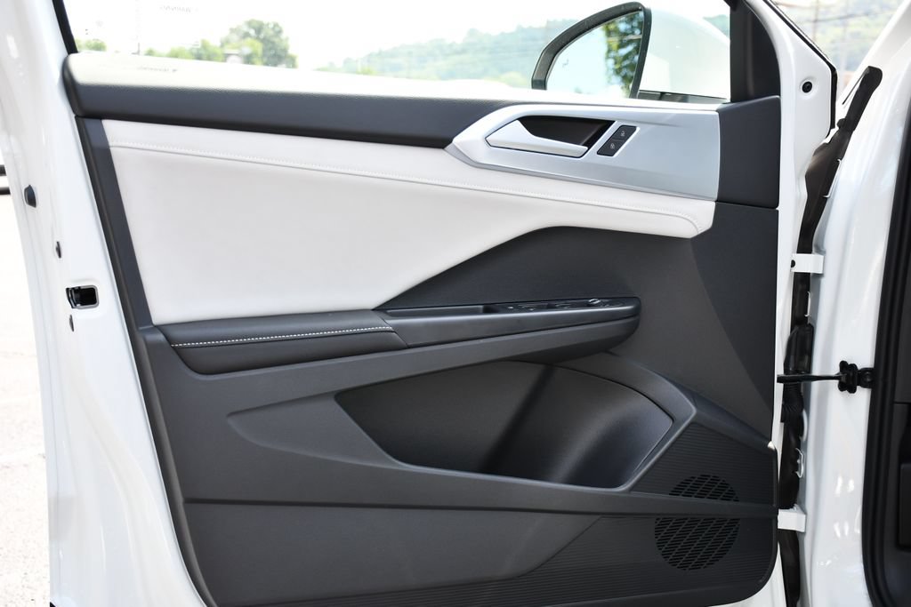 New 2026 Volkswagen Taos SE AWD/4WD image 10