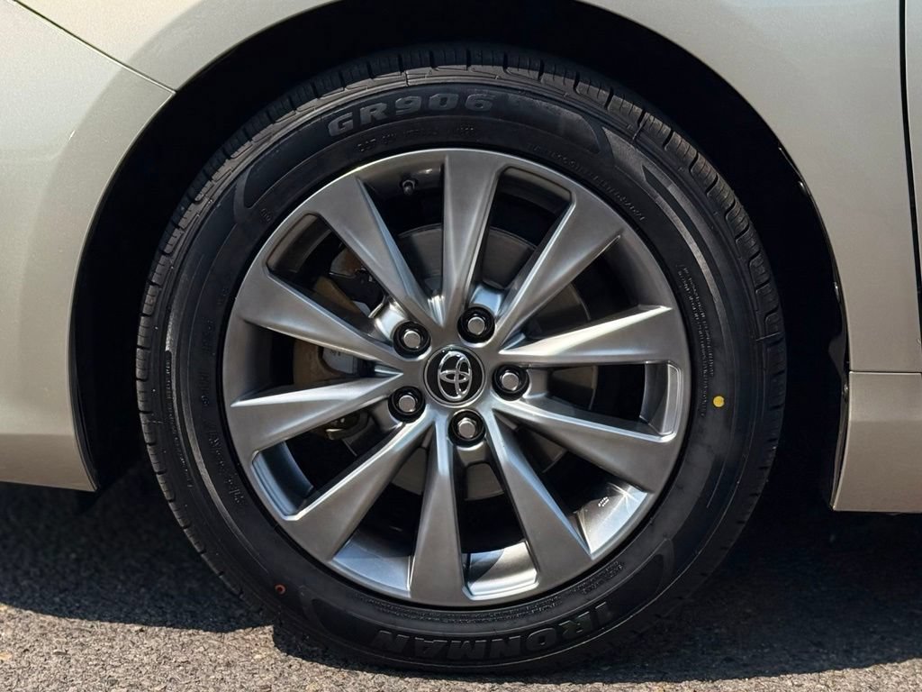 Used 2016 Toyota Camry XLE w/ Moonroof Package FWD image 9