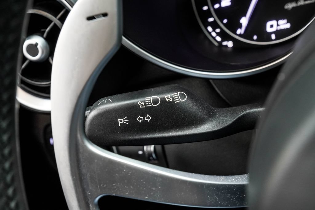 Used 2023 Alfa Romeo Giulia Veloce RWD image 39