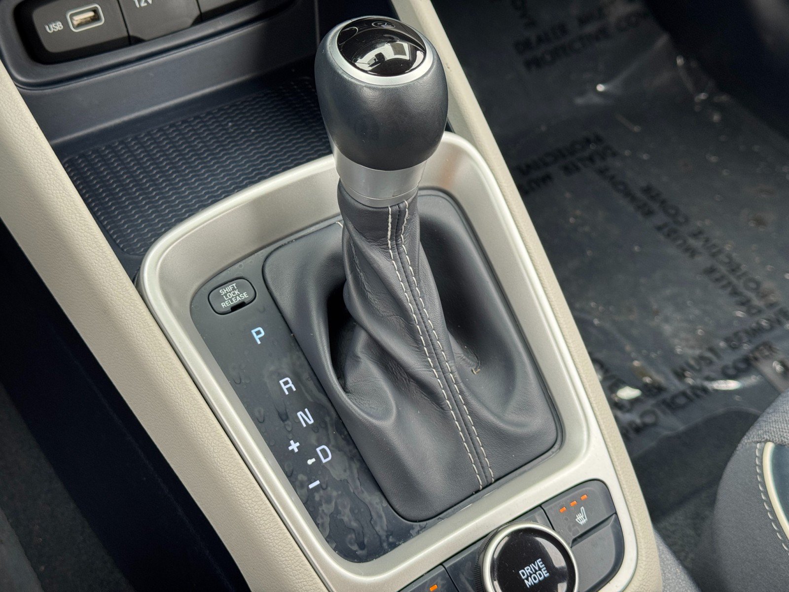 Used 2022 Hyundai Venue Limited FWD image 28