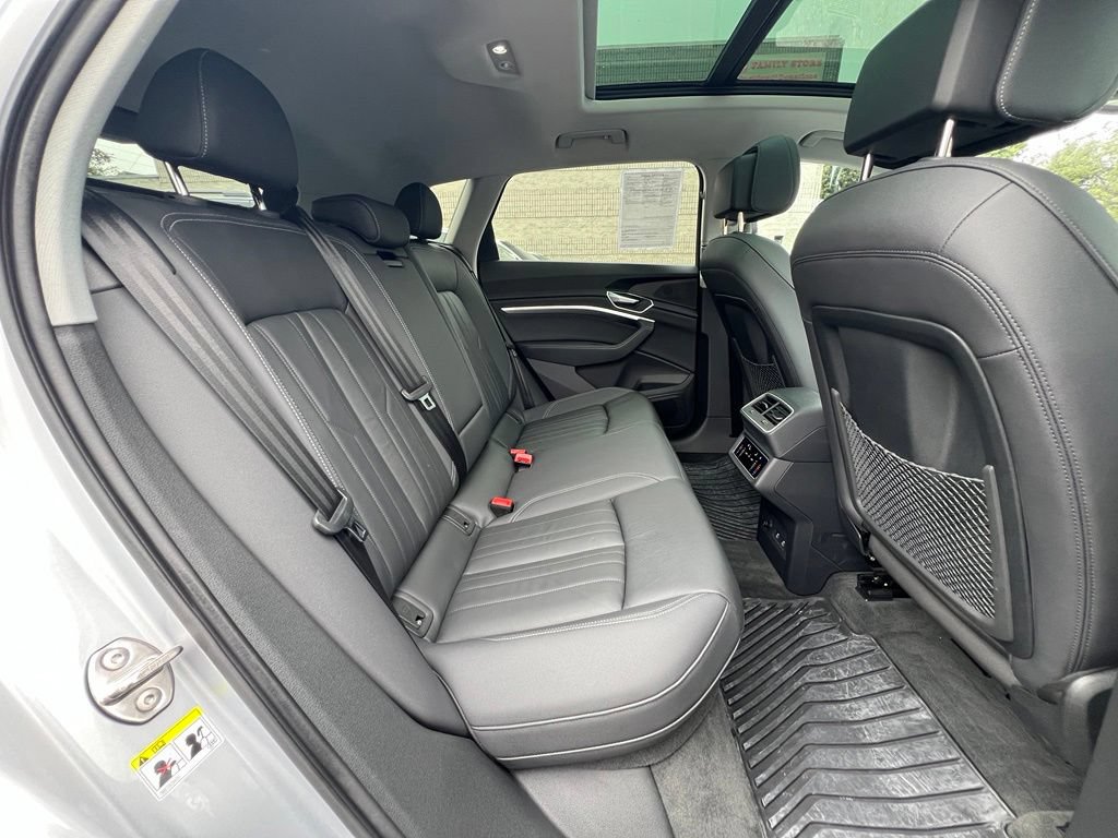 Used 2022 Audi e-tron Premium AWD/4WD image 19