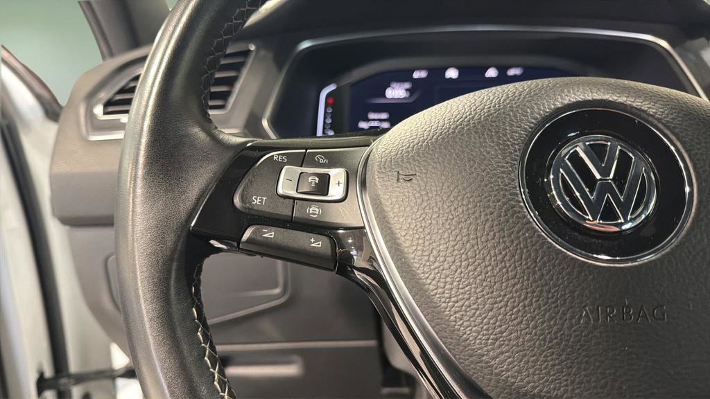 Used 2020 Volkswagen Tiguan SEL Premium R-Line image 21