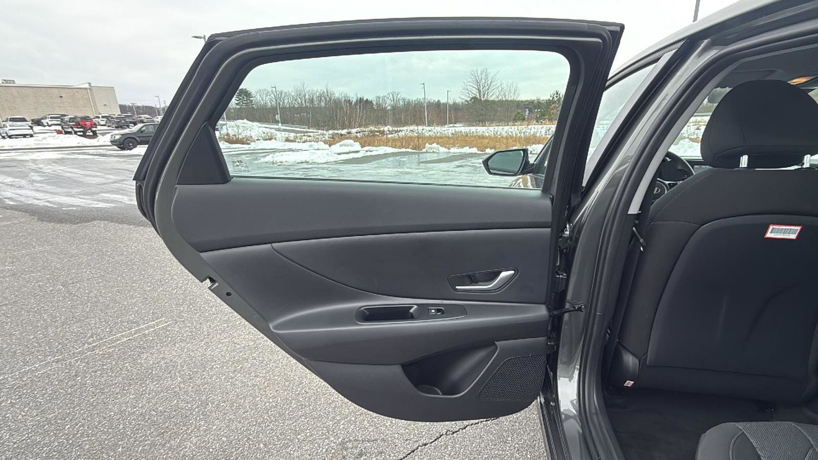 Used 2025 Hyundai Elantra SE image 23