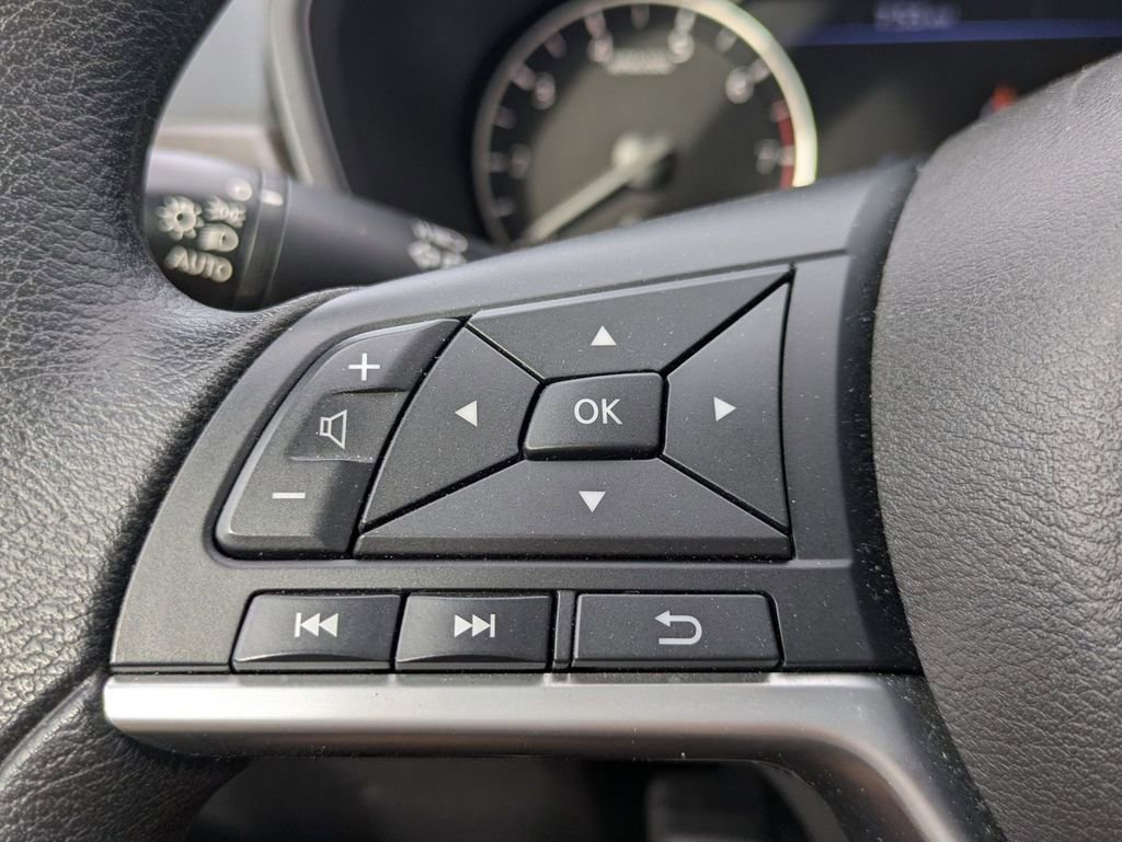 Used 2025 Nissan Altima 2.5 SV image 17