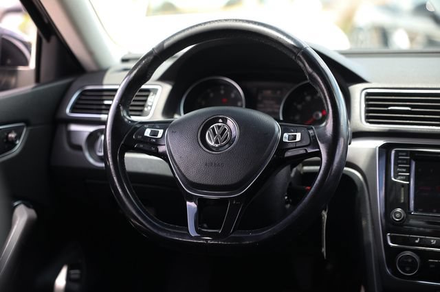 Used 2017 Volkswagen Passat 1.8T R-Line FWD image 31