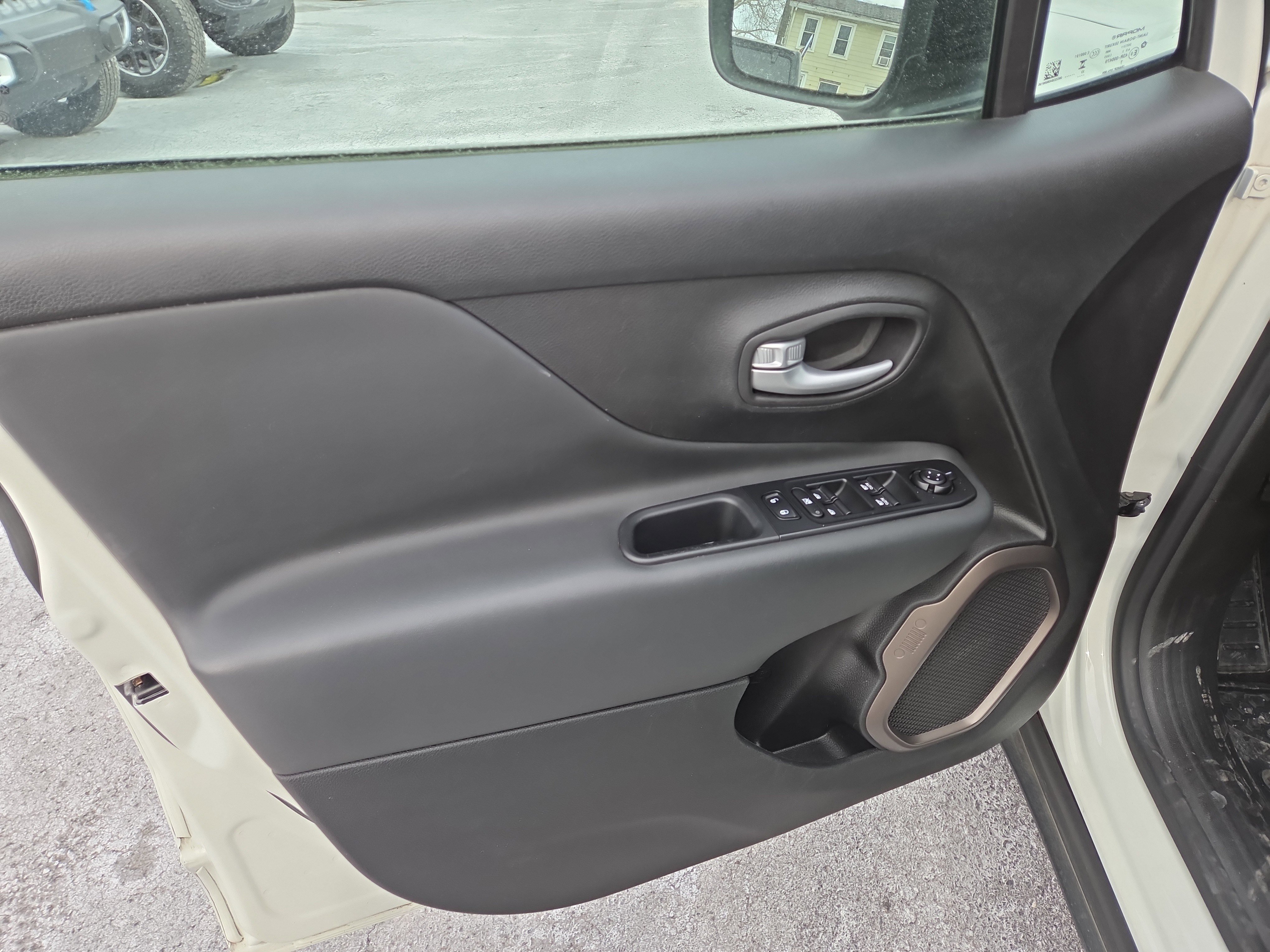 Certified 2023 Jeep Renegade Latitude AWD/4WD image 14