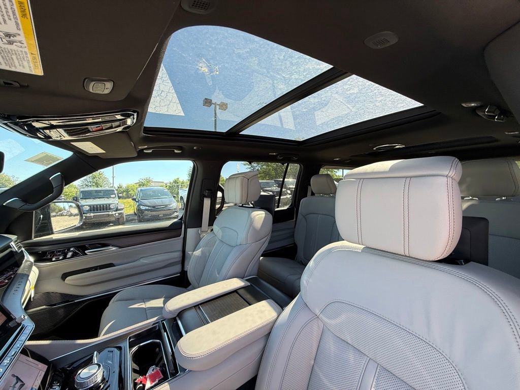 New 2026 Jeep Grand Wagoneer Summit AWD/4WD image 12