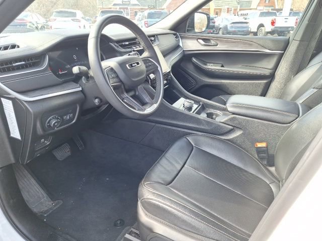 Used 2024 Jeep Grand Cherokee L Limited w/ Luxury Tech Group II image 9