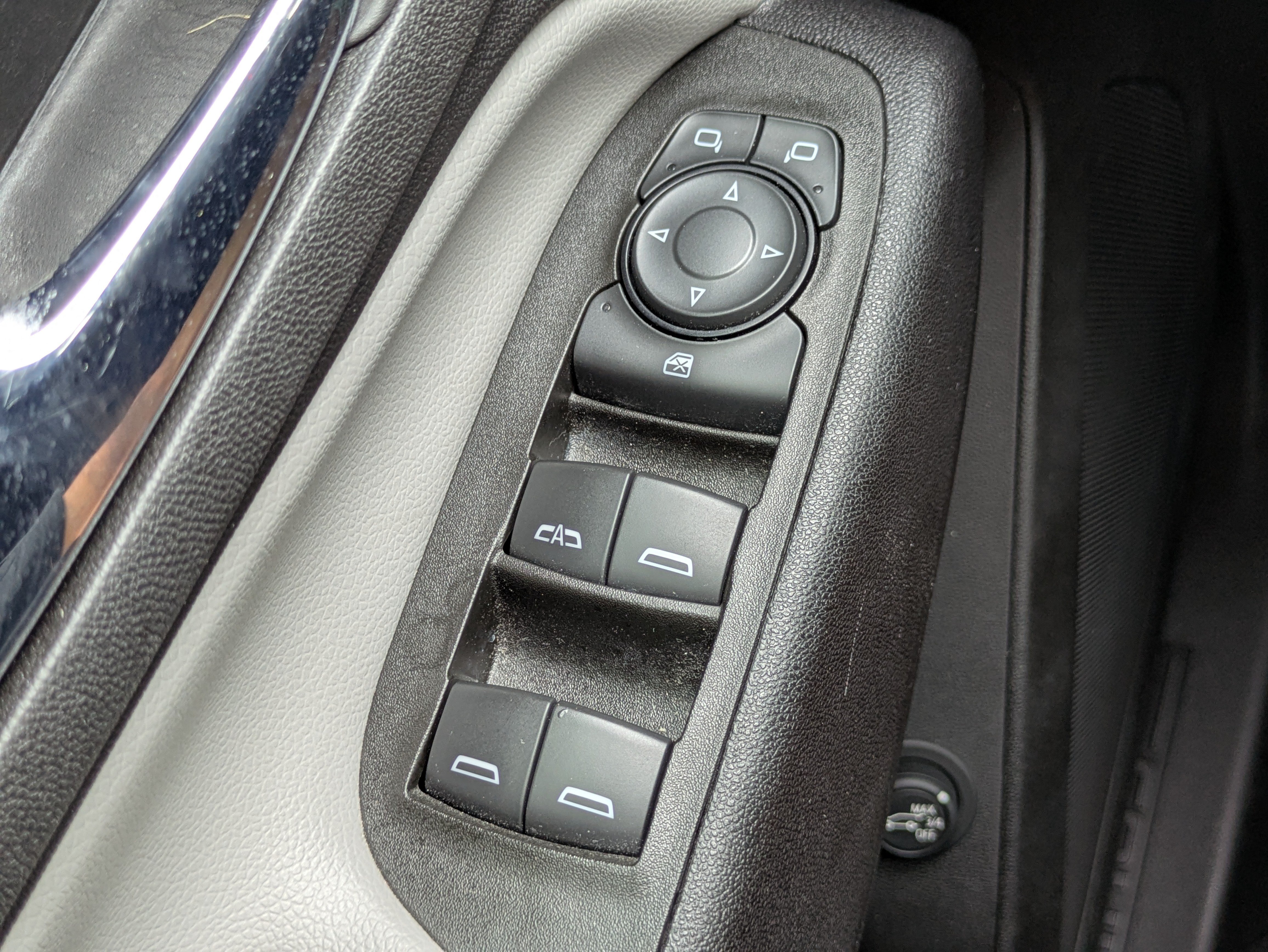 Used 2020 Chevrolet Equinox LT FWD image 22