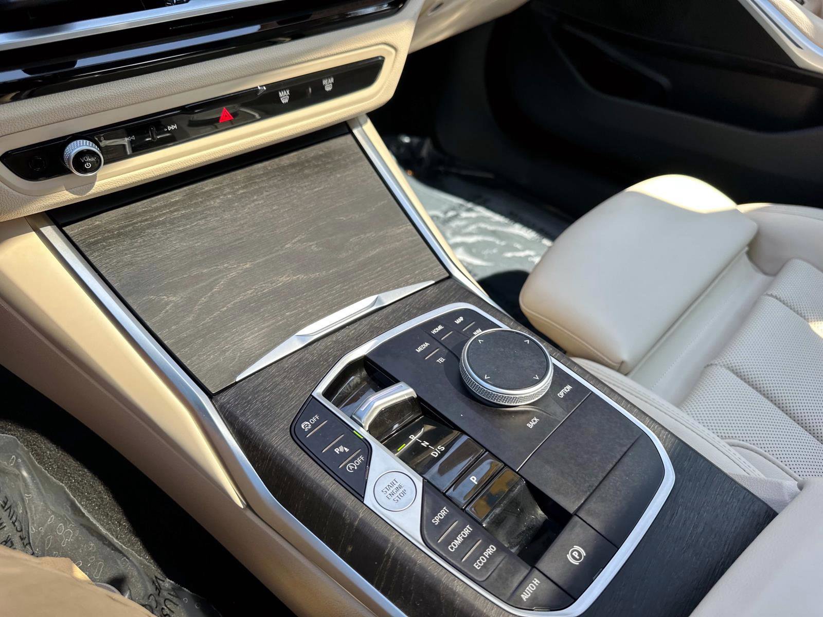 Used 2024 BMW 330i Sedan w/ Premium Package image 28