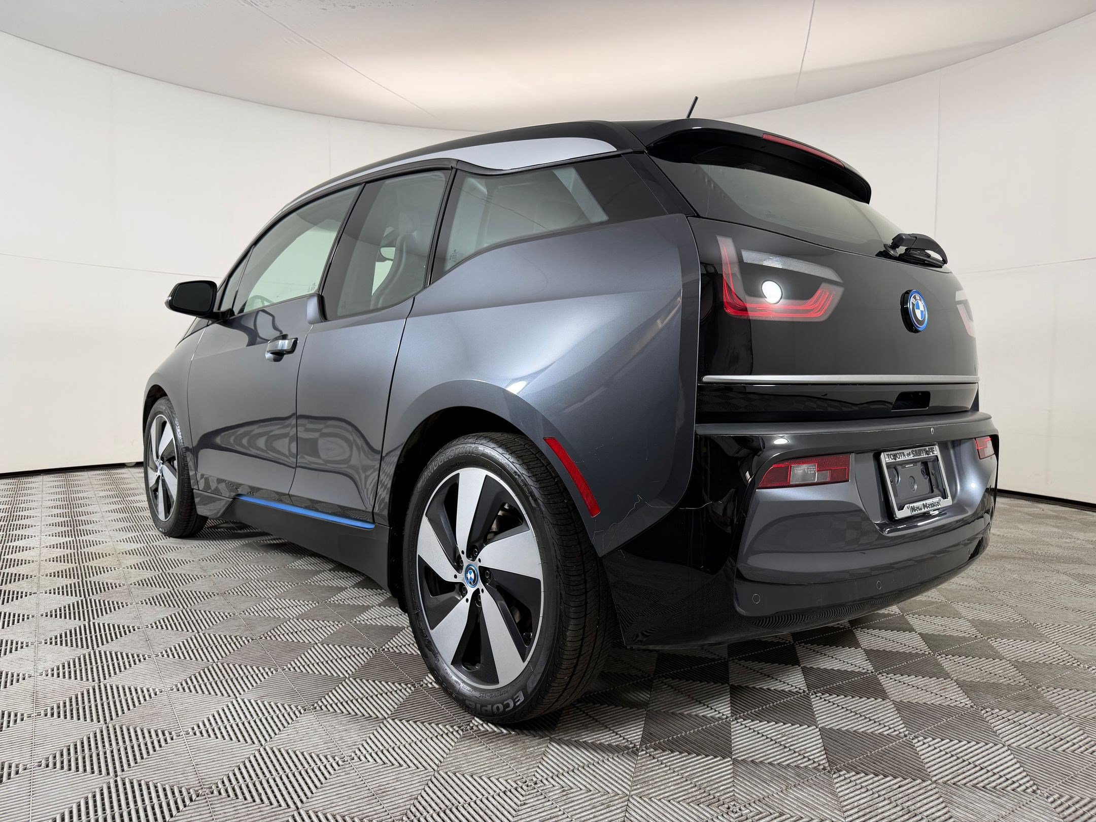Used 2020 BMW i3 RWD image 3