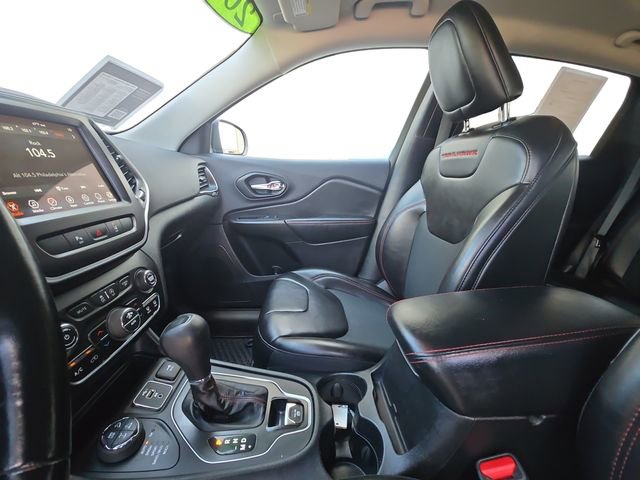 Used 2021 Jeep Cherokee Trailhawk AWD/4WD image 11