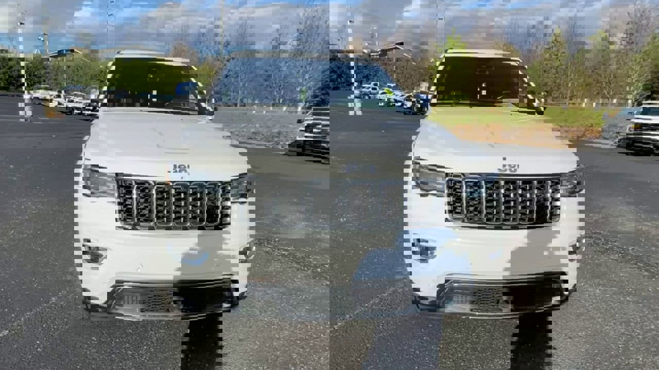 Used 2022 Jeep Grand Cherokee Limited w/ Trailer Tow Group IV image 3