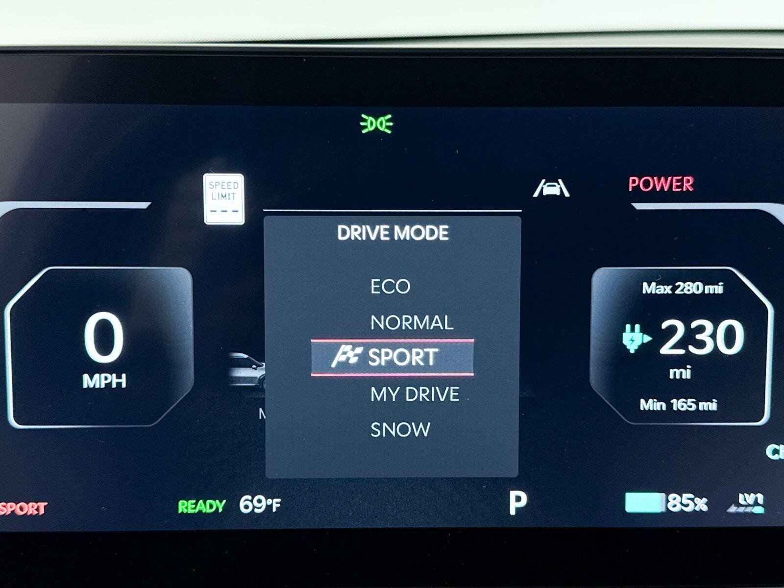 Used 2024 Kia EV9 Light Long Range RWD image 11