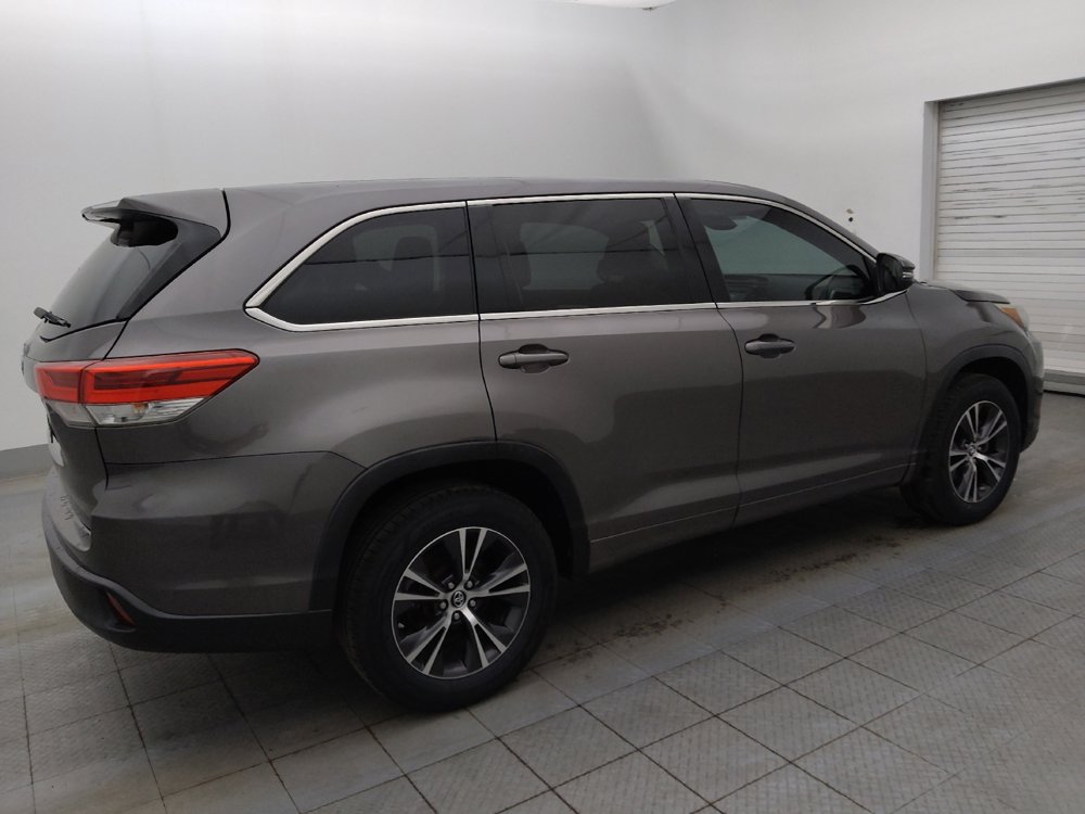 Used 2017 Toyota Highlander LE image 10