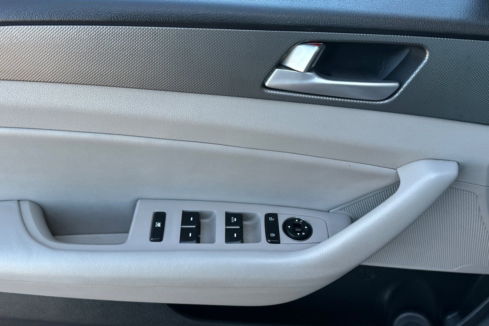 Used 2015 Hyundai Sonata SE w/ Option Group 02 FWD image 11